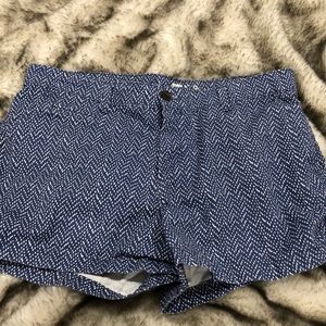 Blue and white pattern mid rise gap shorts